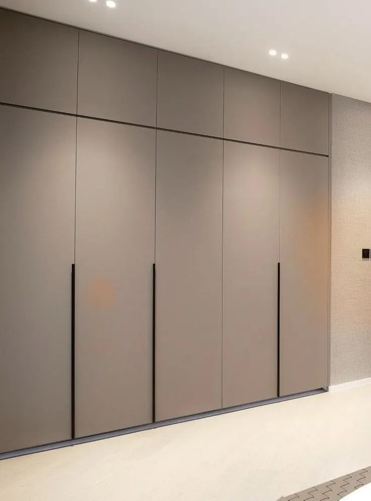 Armario Minimalista — Pared Completa